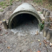 Bild vom Spielplatz anzeigen.