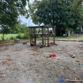 Bild vom Spielplatz anzeigen.