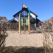 Bild vom Spielplatz anzeigen.