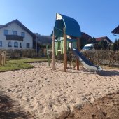 Bild vom Spielplatz anzeigen.