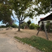 Bild vom Spielplatz anzeigen.