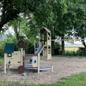 Bild vom Spielplatz anzeigen.