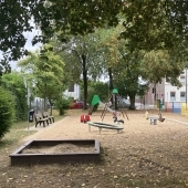 Bild vom Spielplatz anzeigen.
