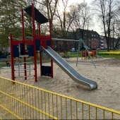 Bild vom Spielplatz anzeigen.