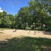 Bild vom Spielplatz anzeigen.