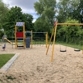 Bild vom Spielplatz anzeigen.