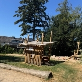 Bild vom Spielplatz anzeigen.