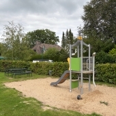 Bild vom Spielplatz anzeigen.