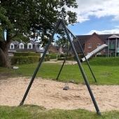 Bild vom Spielplatz anzeigen.