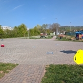 Bild vom Spielplatz anzeigen.