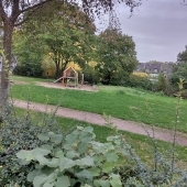 Bild vom Spielplatz anzeigen.