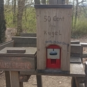 Bild vom Spielplatz anzeigen.