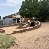 Bild vom Spielplatz anzeigen.
