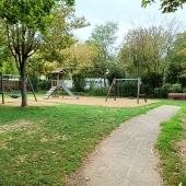 Bild vom Spielplatz anzeigen.