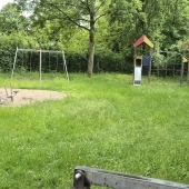 Bild vom Spielplatz anzeigen.