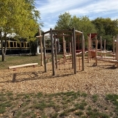 Bild vom Spielplatz anzeigen.