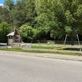 Bild vom Spielplatz anzeigen.