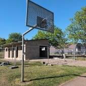 Bild vom Spielplatz anzeigen.