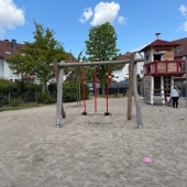 Bild vom Spielplatz anzeigen.