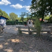 Bild vom Spielplatz anzeigen.