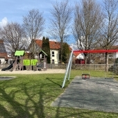 Bild vom Spielplatz anzeigen.