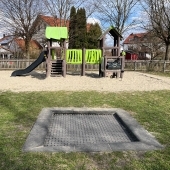 Bild vom Spielplatz anzeigen.