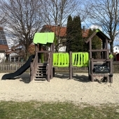 Bild vom Spielplatz anzeigen.