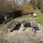 Bild vom Spielplatz anzeigen.