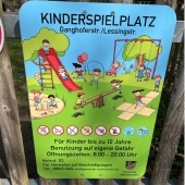 Bild vom Spielplatz anzeigen.