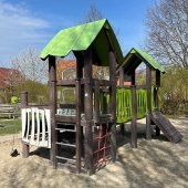 Bild vom Spielplatz anzeigen.