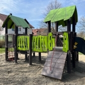 Bild vom Spielplatz anzeigen.