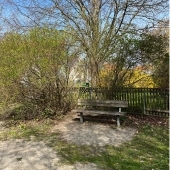 Bild vom Spielplatz anzeigen.