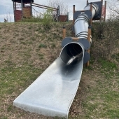 Bild vom Spielplatz anzeigen.