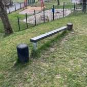 Bild vom Spielplatz anzeigen.