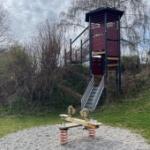Bild vom Spielplatz anzeigen.
