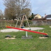 Bild vom Spielplatz anzeigen.