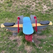 Bild vom Spielplatz anzeigen.