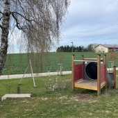Bild vom Spielplatz anzeigen.