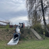 Bild vom Spielplatz anzeigen.