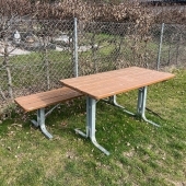 Bild vom Spielplatz anzeigen.