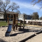 Bild vom Spielplatz anzeigen.