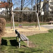 Bild vom Spielplatz anzeigen.