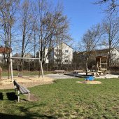 Bild vom Spielplatz anzeigen.