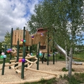 Bild vom Spielplatz anzeigen.