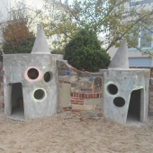 Bild vom Spielplatz anzeigen.
