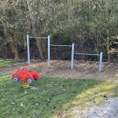 Bild vom Spielplatz anzeigen.