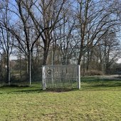 Bild vom Spielplatz anzeigen.