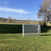 Bild vom Spielplatz anzeigen.