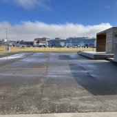 Bild vom Spielplatz anzeigen.