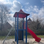 Bild vom Spielplatz anzeigen.